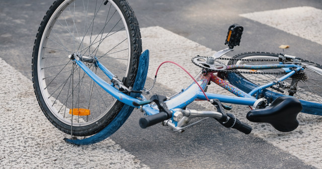 Mazowieckie: 13-latek na motorowerze potrącił 5-latkę i uciekł
