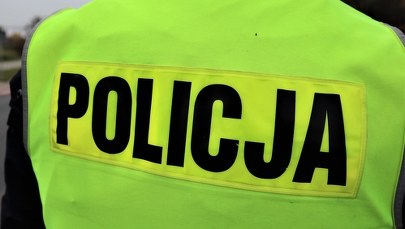 Mazowieckie: Pasażer pociągu ranił nożem policjanta