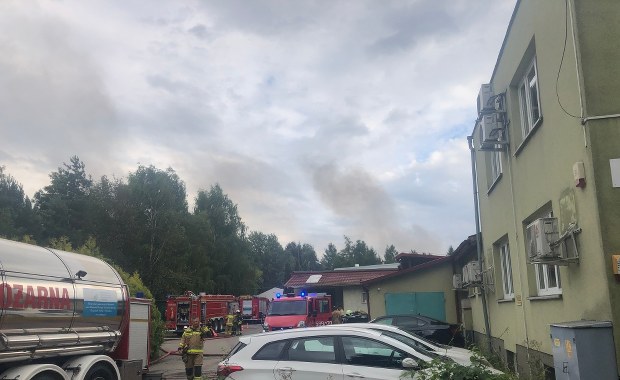 Mazowsze: Pożar hali magazynowej w Żółwinie 