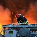 Mazowsze: Pożar ogromnej hali z tekstyliami w Wólce Kosowskiej 