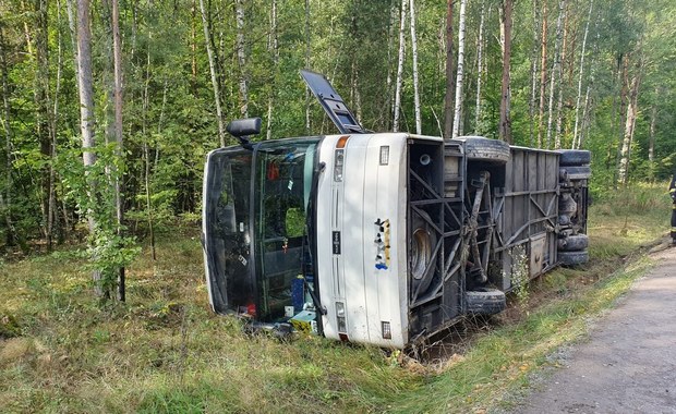 Mazowsze: Wypadek autokaru z dziećmi. 6 osób w szpitalu