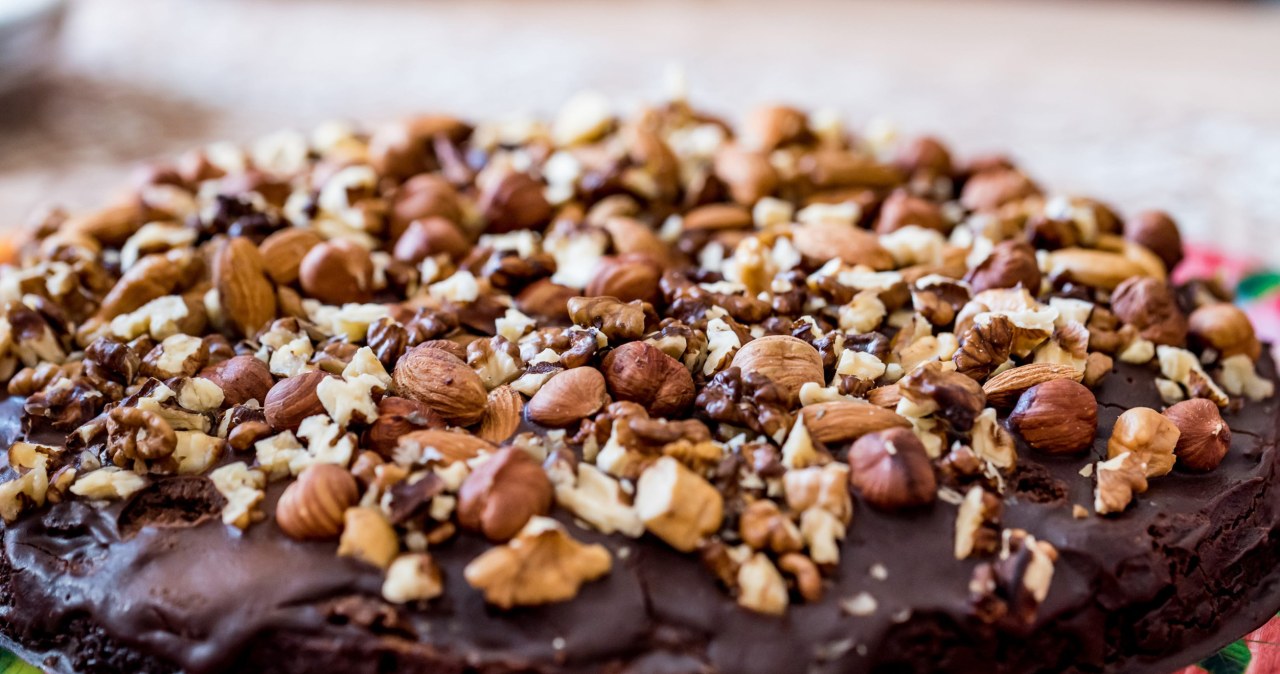 Mazurek wielkanocny z przepisu Elżbiety Kiewnarskiej to specjał, który robi się naprawdę błyskawicznie /Oskanov /123RF/PICSEL