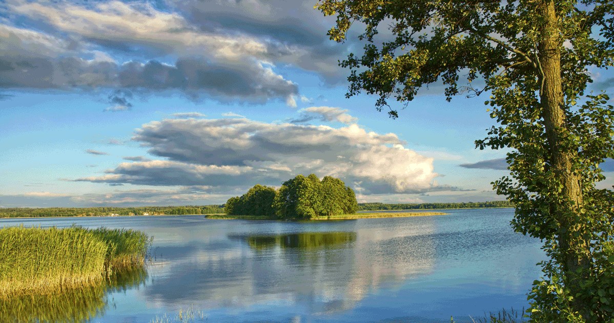 Mazury wciąż przyciągają turystów. Warmińsko-mazurski bon turystyczny ma przedłużyć sezon nad jeziorami. Zdj. ilustracyjne /123RF/PICSEL