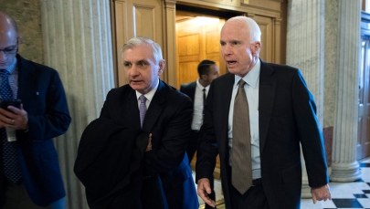 McCain apeluje do Trumpa o pomoc Ukrainie. "Nalegam, by skorzystał pan ze swoich uprawnień"