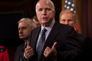 McCain: Jeśli Obama sam nie dostarczy Ukrainie broni, wymusimy to
