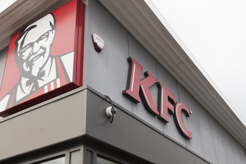 McDonald i KFC wspierają żołnierzy i cywilów /123RF/PICSEL