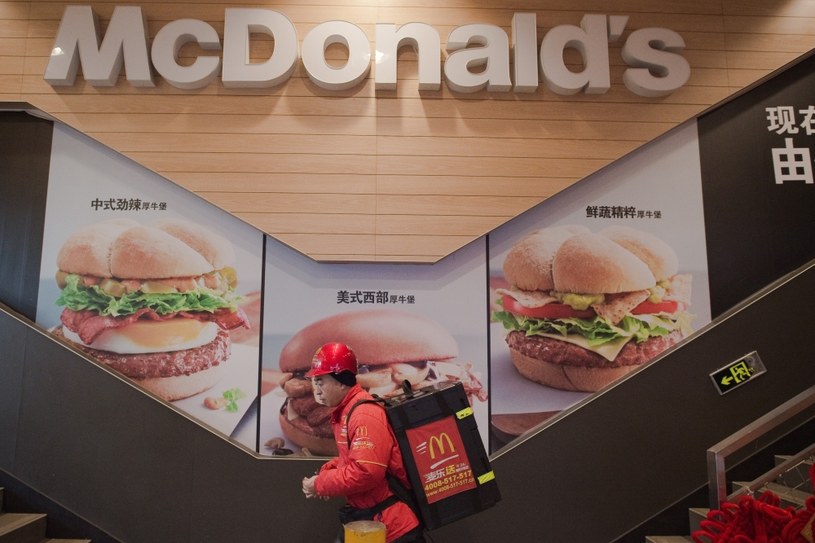 McDonald's celuje w młodych pracowników /AFP
