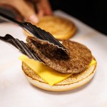 McDonald's goni za inflacją. Cheeseburger coraz droższy 