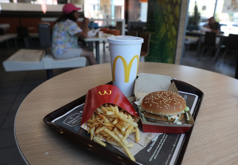 McDonald's mocno podnosi ceny niektórych produktów /AFP