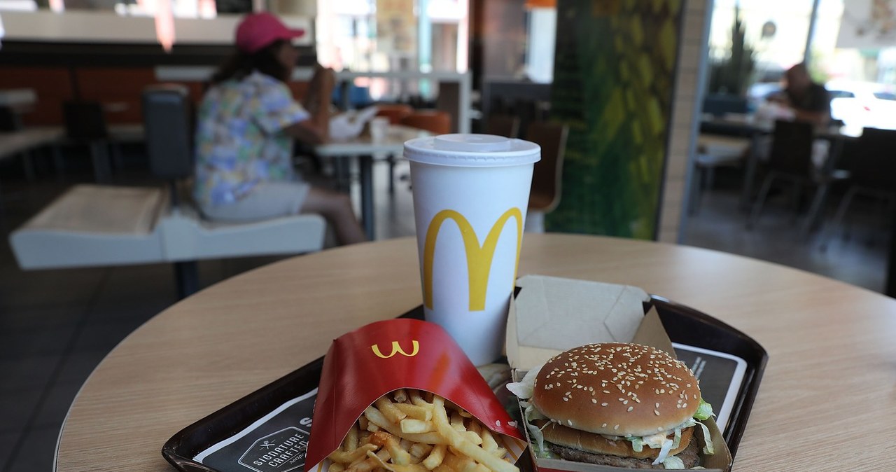 McDonald's mocno podnosi ceny niektórych produktów /AFP