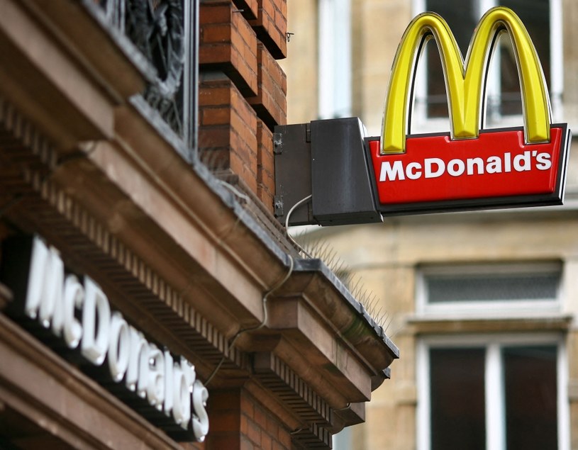McDonald's w Londynie. Sieć wprowadza zmiany w burgerach po raz pierwszy od 50 lat /BEN STANSALL /AFP