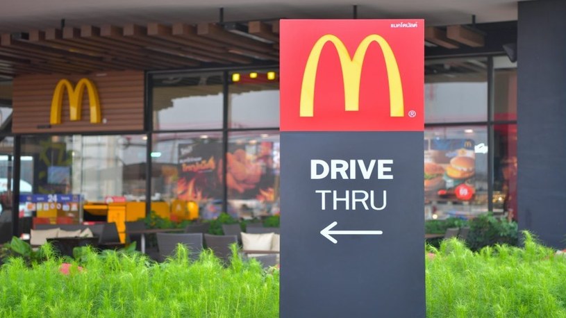 McDonald's zwolni wszystkich pracowników drive-thru i zastąpi ich robotami /Geekweek
