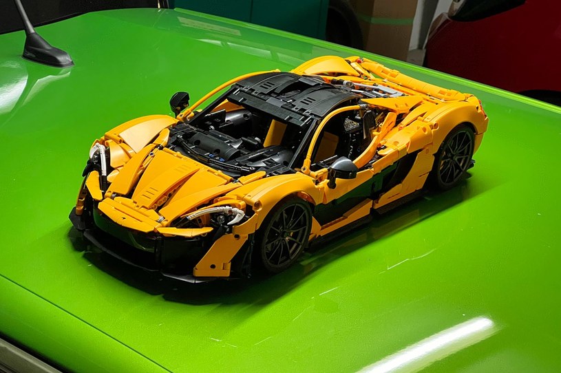 McLaren P1 z klocków LEGO. Za ten zestaw można by kupić prawdziwe auto