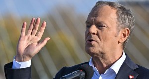 "Mdłości można dostać". Tusk komentuje sprawę działaczy PiS 