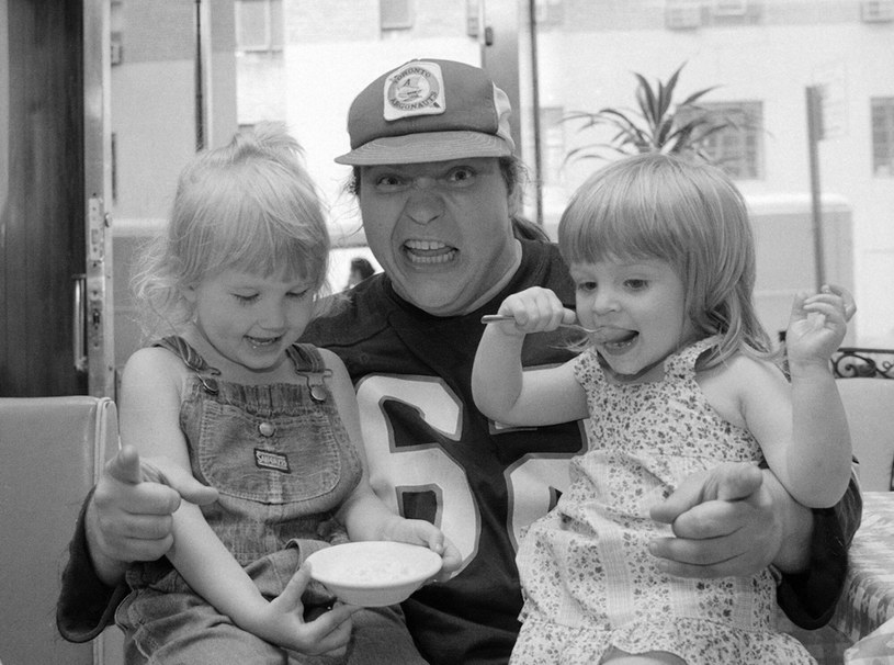 Meat Loaf ze swoją córką Pearl (po lewej) w kawiarni, 1979 rok. /ASSOCIATED PRESS/East News /East News