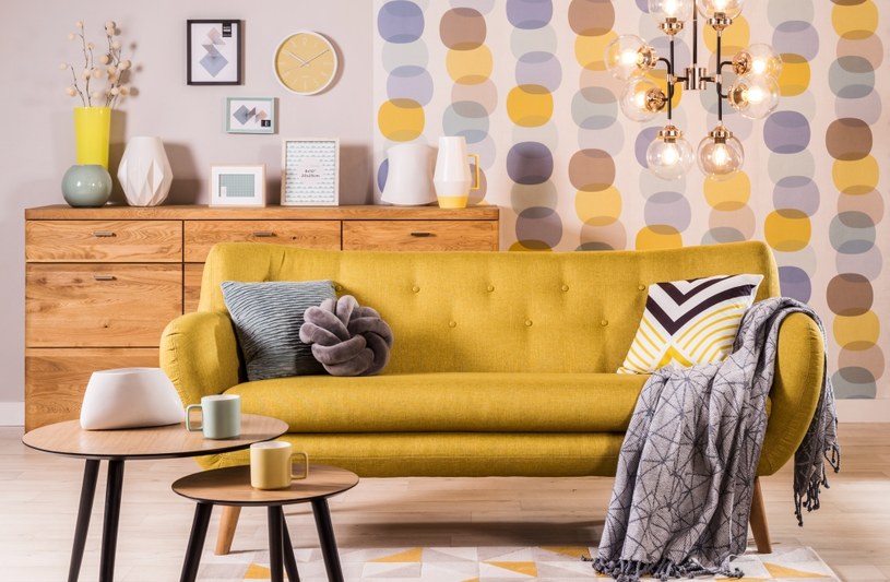 Meble w stylu retro powinny stanowić główną ozdobę pomieszczenia - to one nadają wnętrzu klimat dawnych lat. /INTERIA.PL/materiały prasowe