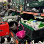 Meble z Biedronki robią furorę - stół za 349 zł i tanie krzesła ogrodowe to hit