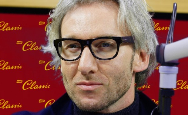 Mec. Schramm: Karanie za „polskie obozy śmierci” to populizm