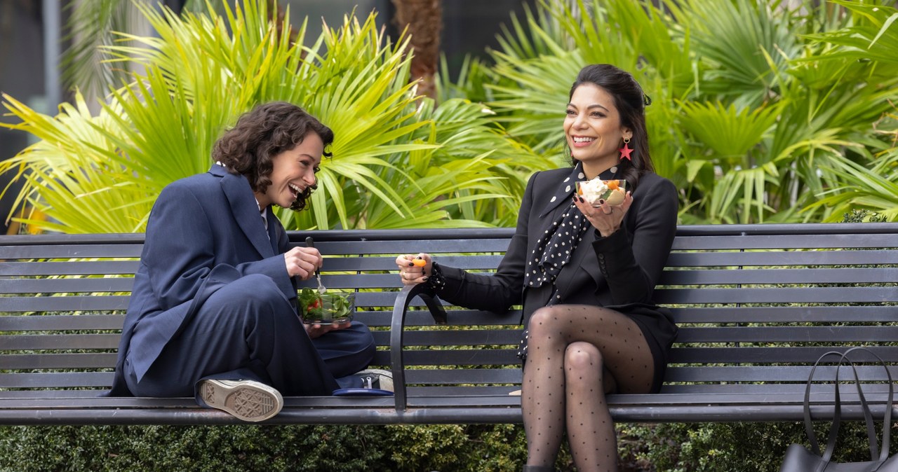 "Mecenas She-Hulk": Tatiana Maslany (Jennifer Walters), Nikki (Ginger Gonzaga) /Photo by Chuck Zlotnick. ©Marvel Studios 2022. All Rights Reserved /materiały prasowe