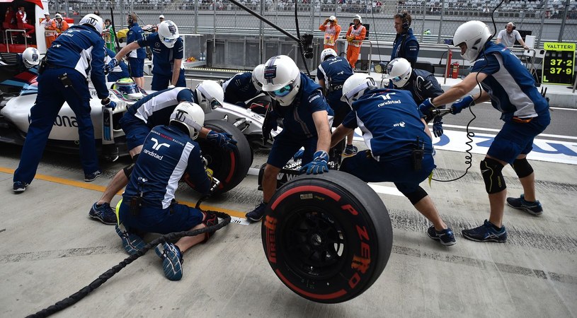 Mechanicy ekipy Williams F1 w akcji /AFP