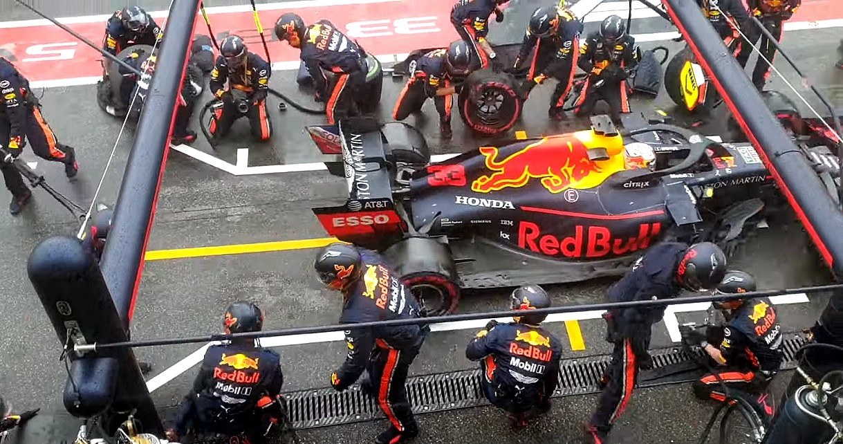 Mechanicy Red Bulla ustanawiają nowy rekord pitstopu na 1.88 sekundy! (film) /Geekweek