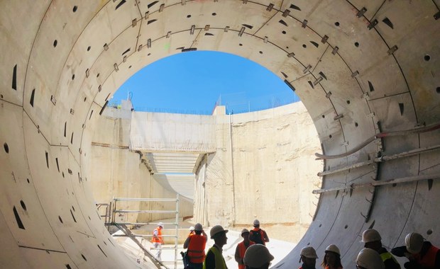 Mechaniczny "kret" drąży tunel pod Łodzią