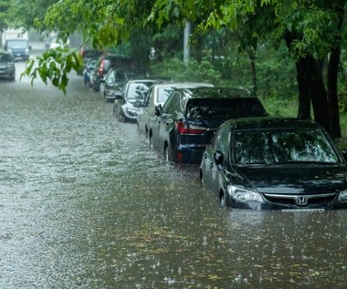 Mechanik zdradza, jak poznać auto po zalaniu. "Powódź zostawia ślady"