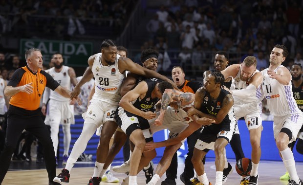 Mecz koszykarzy Realu z Partizanem zakończony bijatyką na parkiecie