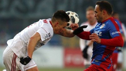 Mecz Piasta z Górnikiem przerwany przez chuligańskie burdy