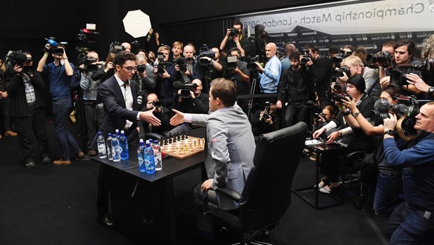 Mecz wygrał Magnus Carlsen /FACUNDO ARRIZABALAGA /PAP/EPA