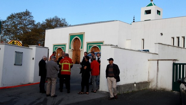 Meczet, przed którym doszło do ataku /JEAN DANIEL CHOPIN /PAP/EPA