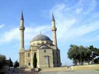 Meczety są ozdobą Baku /INTERIA.PL