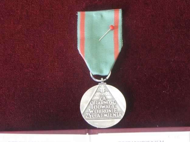 Medal, jaki pan Adam otrzymał od prezydenta /Marcin Buczek /RMF FM