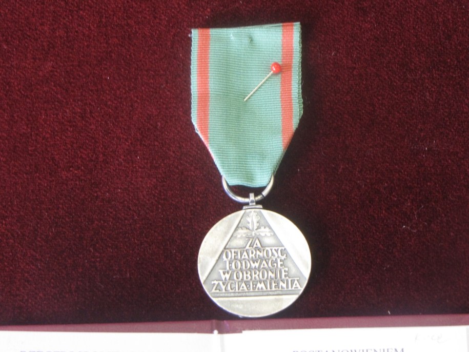 Medal, jaki pan Adam otrzymał od prezydenta /Marcin Buczek /RMF FM