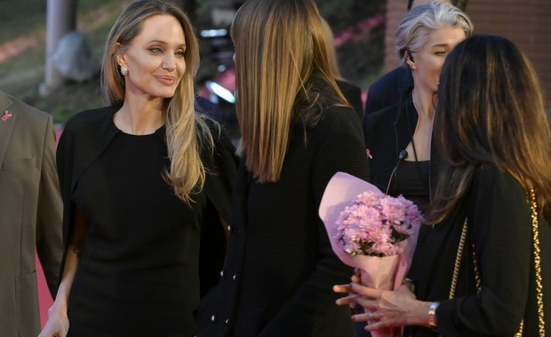 Media: Angelina Jolie przybyła do Chersonia, miasta pod rosyjskim ostrzałem