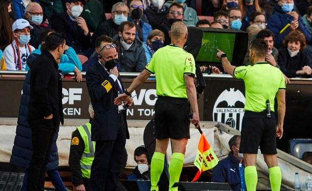 Media: FIFA chce zmian w systemie VAR. Od mundialu w Ameryce Północnej