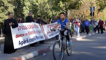 Media: Kolejny kraj UE zmierza ku demokracji "nieliberalnej"