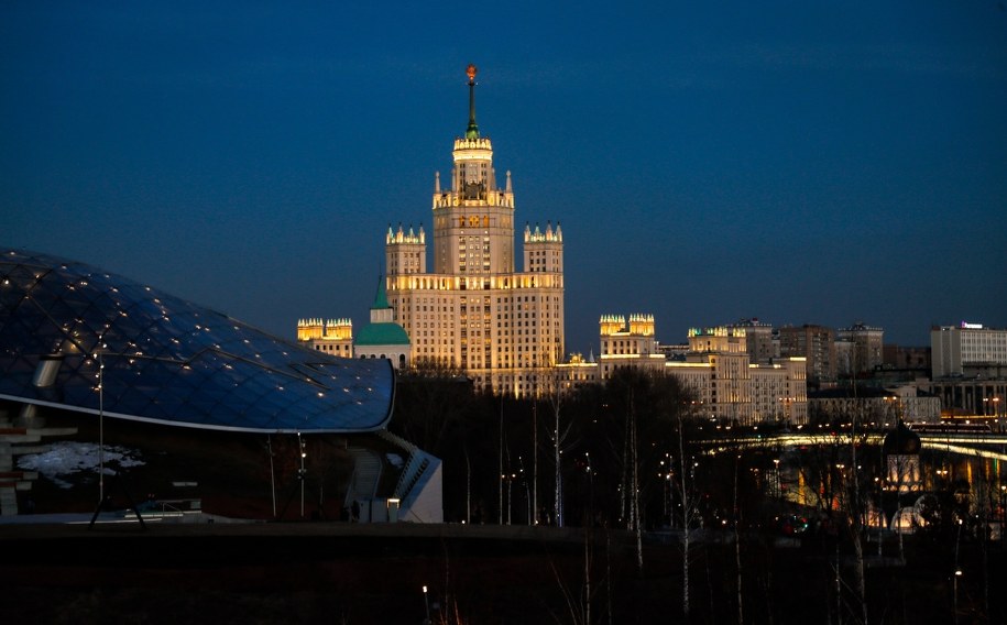 Media: Moskiewska giełda wznawia działalność w ograniczonym zakresie /YURI KOCHETKOV /PAP/EPA