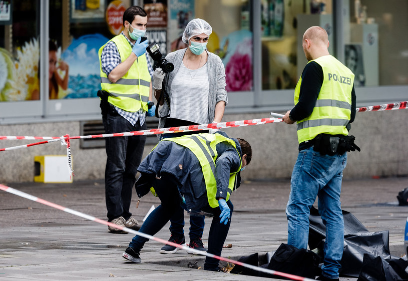 Media: Nożownik z Hamburga chciał zabić jak najwięcej chrześcijan /MARKUS SCHOLZ /AFP