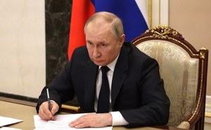 Media: Putin's anger.  He blamed the FSB for the failures in Ukraine