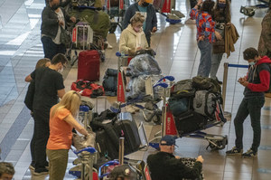 Media: Tłumy Brytyjczyków na lotnisku w RPA po wprowadzeniu zakazu lotów