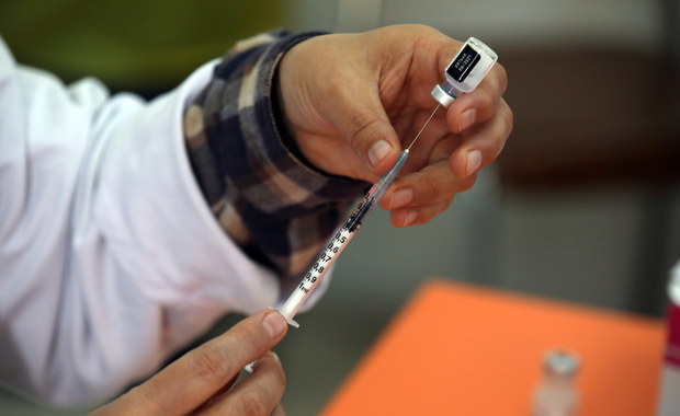Media: Zgoda na użycie szczepionki Pfizera dla nastolatków w tym tygodniu