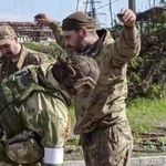 Media: Żołnierze z Azowstalu wywiezieni do okupowanej przez Rosję Ołeniwki 