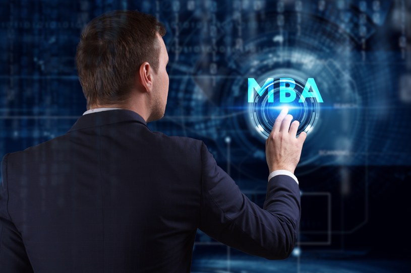 Mediana płac osób z dyplomem MBA wyniosła 13 200 zł miesięcznie /123RF/PICSEL