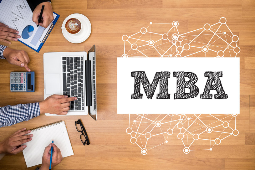 Mediana wynagrodzeń absolwentów MBA wyniosła 12 718 zł /123RF/PICSEL