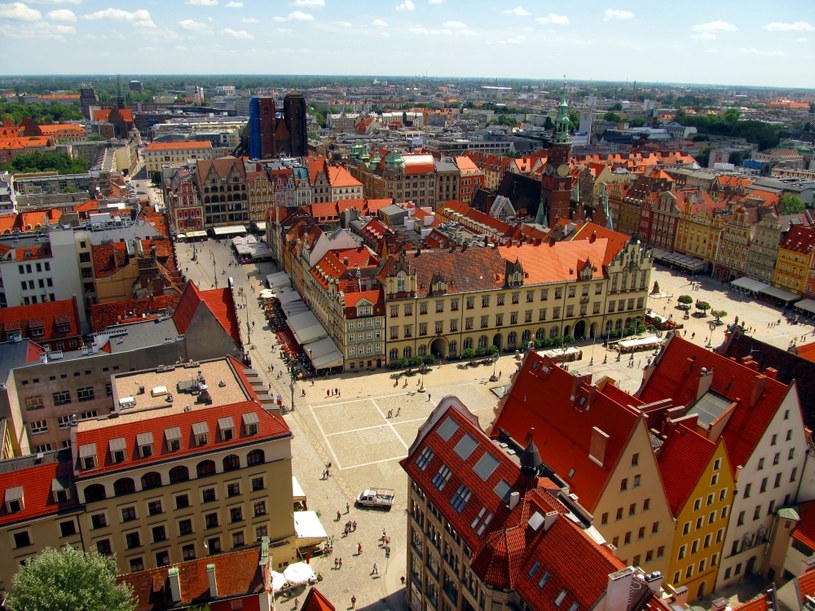 Mediana wynagrodzeń we Wrocławiu wyniosła 4700 zł /123RF/PICSEL