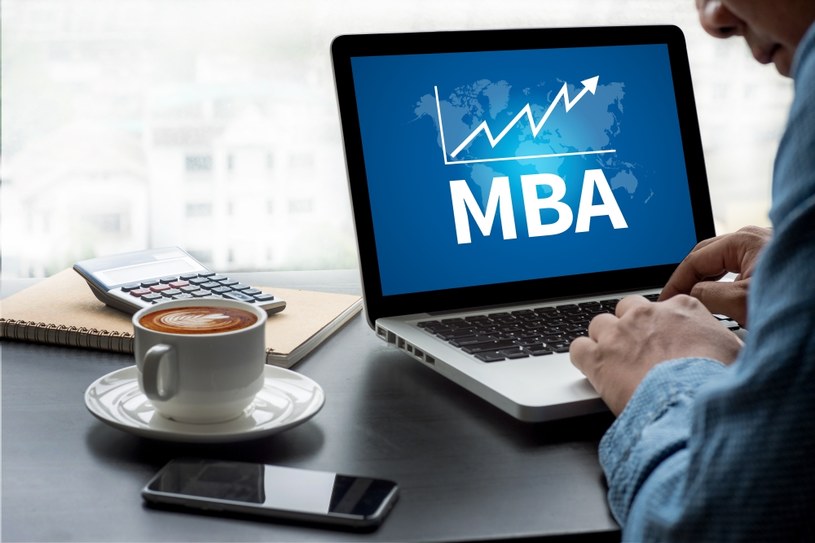 Mediana wynagrodzenia całkowitego absolwentów studiów MBA w 2019 roku wyniosła 12 000 zł brutto /123RF/PICSEL