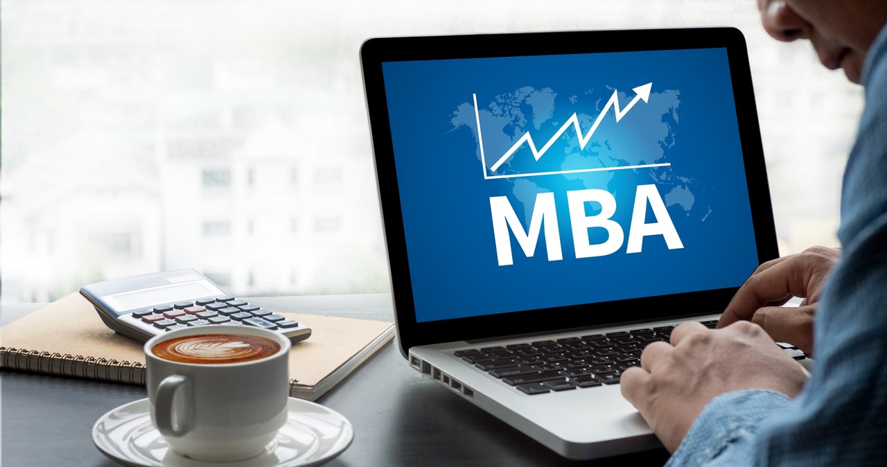 Mediana wynagrodzenia całkowitego absolwentów studiów MBA w 2019 roku wyniosła 12 000 zł brutto /123RF/PICSEL