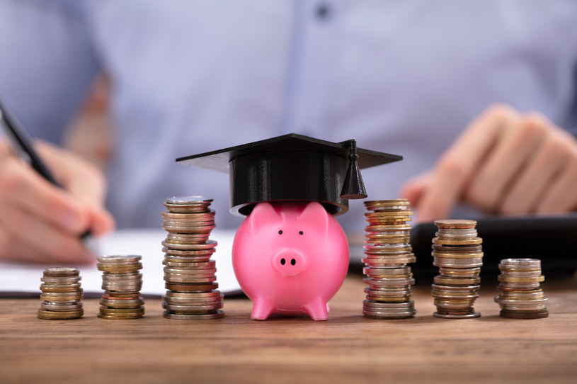 Mediana wynagrodzenia całkowitego absolwentów uczelni technicznych w pierwszym roku pracy wyniosła 4210 zł brutto w 2019 r. /123RF/PICSEL