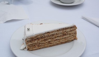 Медові коржі, ванільний крем. Торт "Жозефіна" крок за кроком